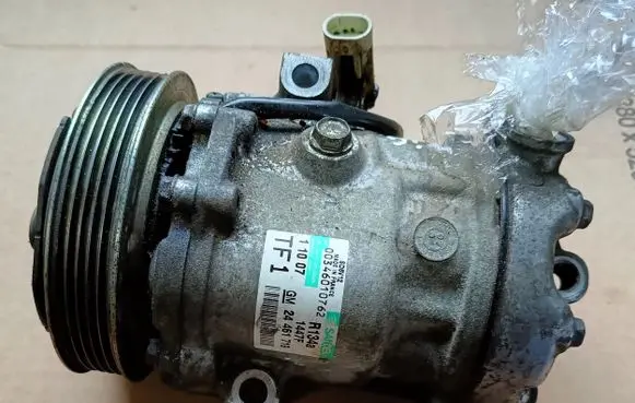 Opel Tigra B Air conditioning (A/C) compressor (pump)