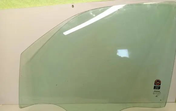 Nissan Pathfinder R51 Front door window glass four-door 43R000016