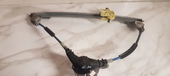 Rear door manual window regulator