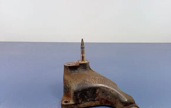 Engine mount vacuum valve