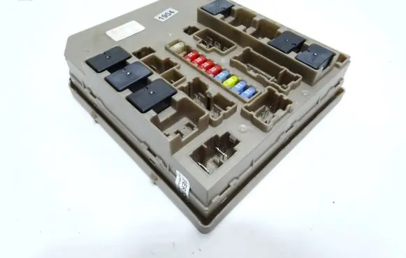 Renault Clio III Fuse module 674654A