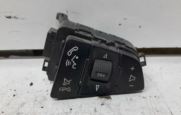 Steering wheel buttons/switches