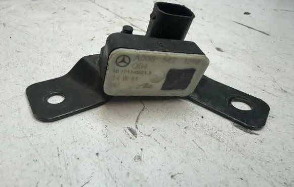 Mercedes-Benz E W212 Airbag deployment crash/impact sensor A0055421218