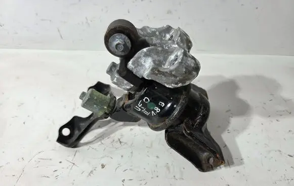 Gearbox mounting bracket
