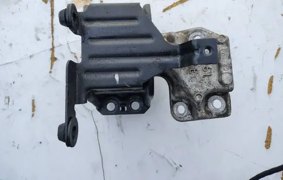 Citroen Berlingo Engine mount bracket 9638396180