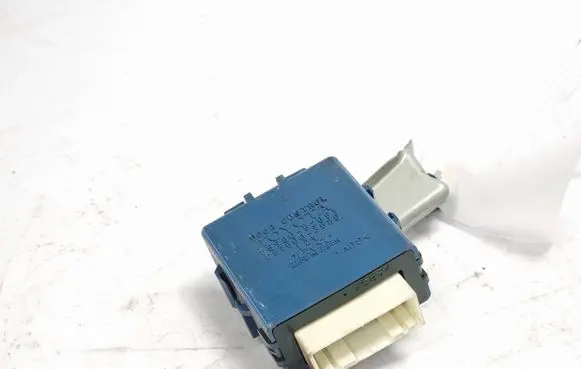 Toyota Yaris Door central lock control unit/module 