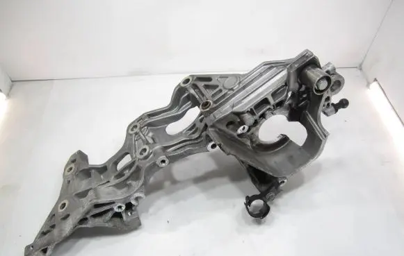 Volkswagen Tiguan Engine mounting bracket 04L903143D