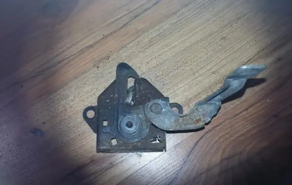 Mazda 323 Engine bonnet/hood lock/catch