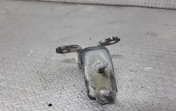 Honda CR-V Rear door lower hinge