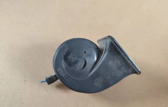 Mazda 3 II Horn signal KUH70A 3062025093 E004095