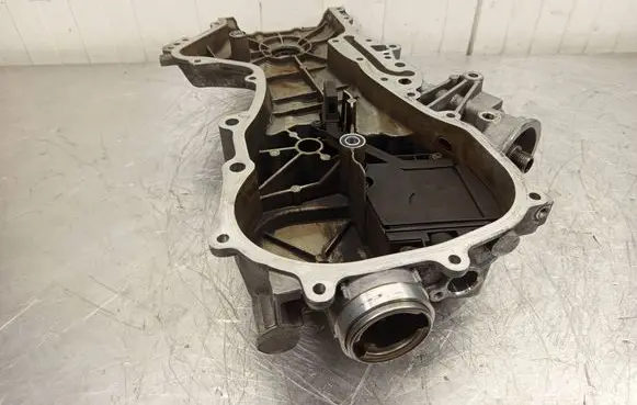 Volkswagen Golf V Timing chain cover 03C109211C