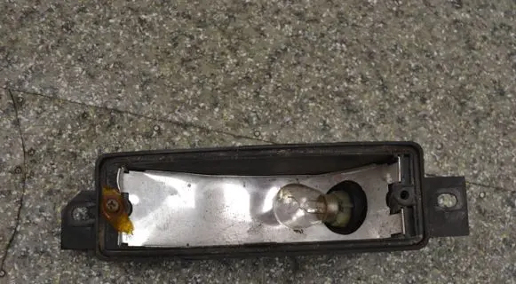 BMW 3 E30 Front indicator light 63131385373 3295017