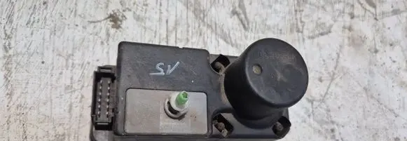 Volkswagen PASSAT B5 Central locking vacuum pump 1H0962257E