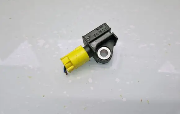 Mercedes-Benz C AMG W204 Airbag deployment crash/impact sensor A1729056000