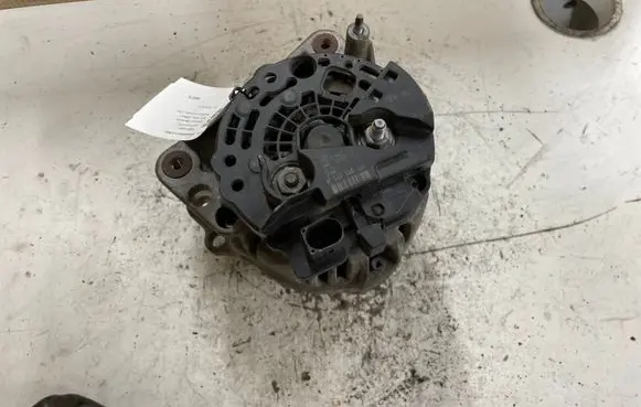 Volkswagen Golf VII Generator/alternator 037903025M 0124325013