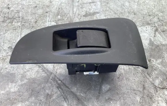 Toyota Avensis T250 Electric window control switch 0K05024274