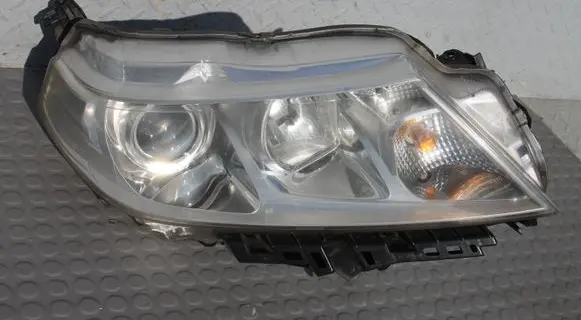 Suzuki Vitara (LY) Headlight/headlamp KOITO10018098PRAWA 10018098