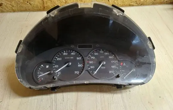 Citroen Berlingo Speedometer (instrument cluster) 9662745180 DF14H737 009798613