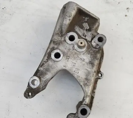 Engine mounting bracket