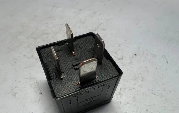 Volkswagen Scirocco Other relay 8K0951253 V23136B6X72