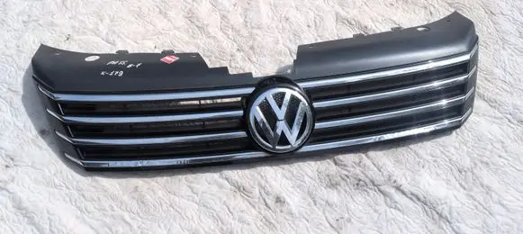 Volkswagen PASSAT B7 Front bumper upper radiator grill 3AA853651