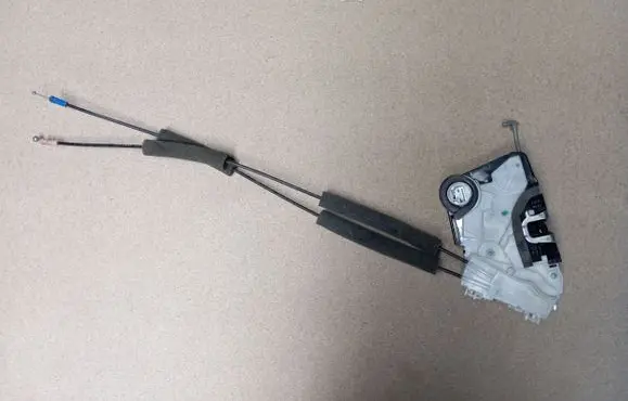 Subaru Outback (BT) Front door lock 3389C