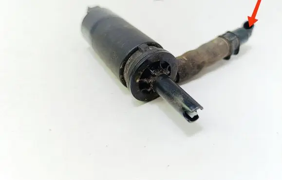 Skoda Superb B5 (3U) Headlight washer pump 9870778