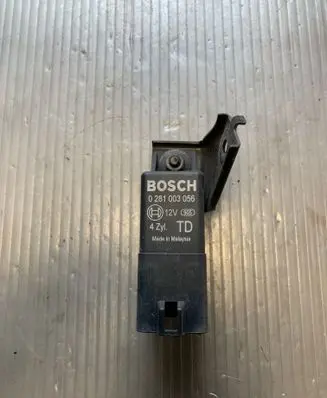 Honda CR-V Glow plug pre-heat relay 0281003056