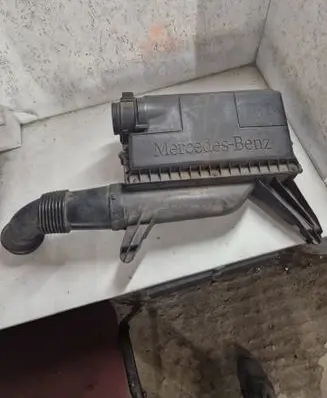 Air filter box