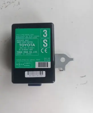 Toyota Prius (XW30) Door control unit/module 8974047031 61B663000