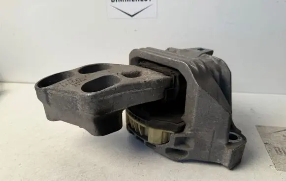 Mercedes-Benz CLA C117 X117 W117 Engine mount bracket A2462400617 650072330 29091415