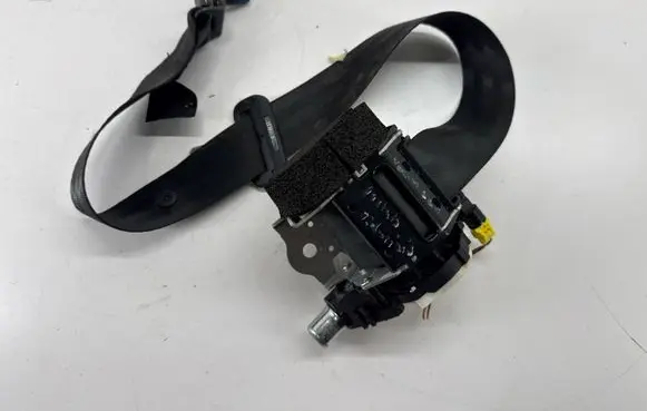 Volvo S60 Middle seatbelt (rear) 39822961 039822961 39818857