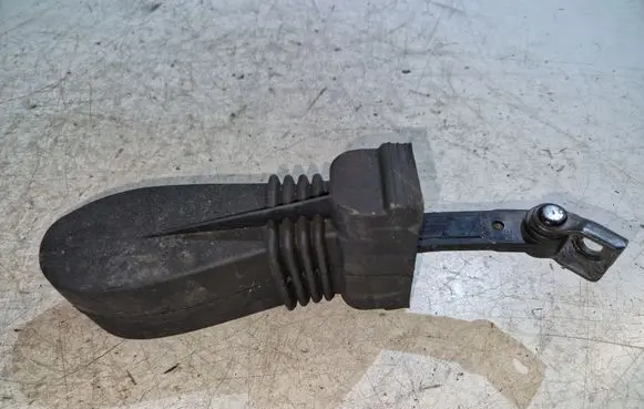 Audi A5 8T 8F Front door check strap stopper 8T0837267