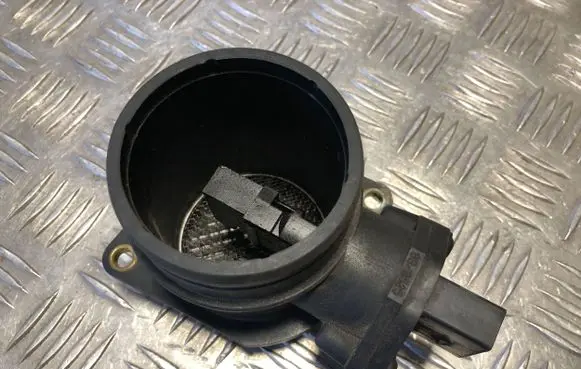 Volkswagen Touran I Mass air flow meter 0280217121 06A906461