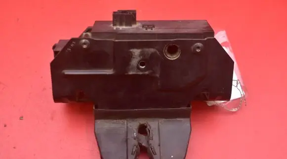 Opel Signum Tailgate/trunk/boot lock/catch/latch 24441401