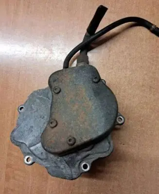 Mercedes-Benz E W124 Vacuum pump 0002303065