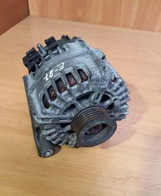 BMW 1 E81 E87 Generator/alternator 7802261