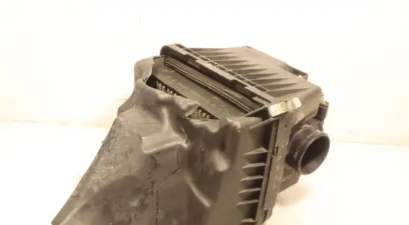 Mazda 3 III Air filter box