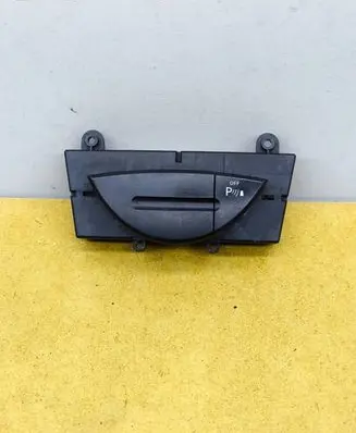 Mercedes-Benz E W211 Parking (PDC) sensor switch 2118216958 03751222