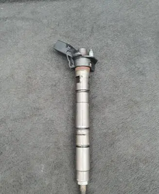 Audi A8 S8 D4 4H Fuel injector 057130277AM
