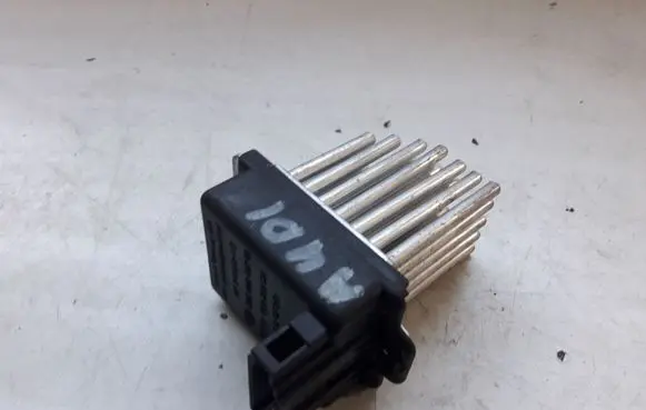 Audi A6 S6 C5 4B Heater blower fan relay 