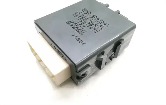 Toyota Yaris Door control unit/module 85980-52031 051500-3570