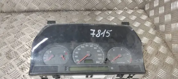 Volvo V70 Speedometer (instrument cluster) 9451530 9472523