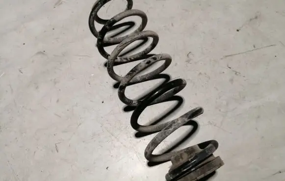 Volkswagen Polo IV 9N3 Rear coil spring