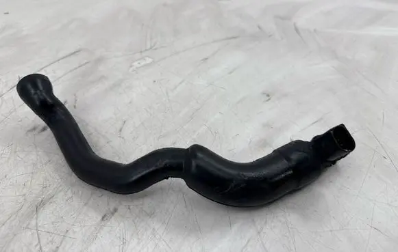 Mercedes-Benz C W203 Breather hose/pipe A6460160181