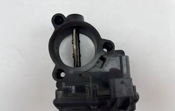 BMW 3 F30 F35 F31 Throttle valve 8512452