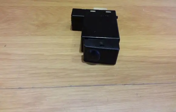 Mitsubishi Space Runner Windscreen/window heater switch 4L06