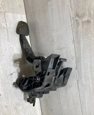 Ford Fiesta Clutch pedal H1BB7B633C1E