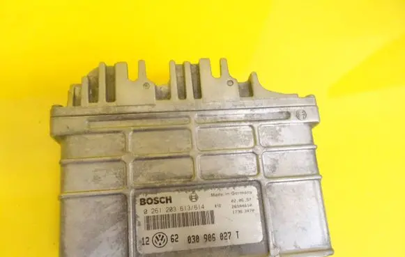 Volkswagen Golf III Engine control unit/module 0261203613 030906027T