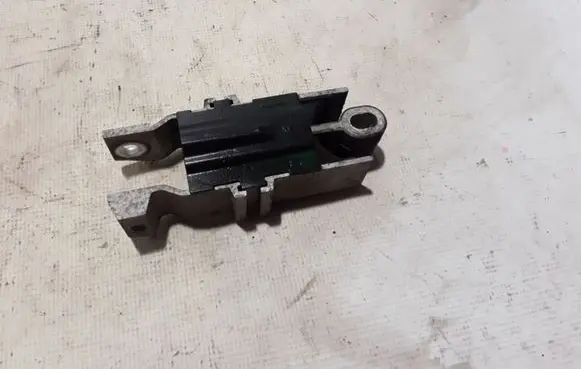 Volvo S60 Engine mount bracket 31401239